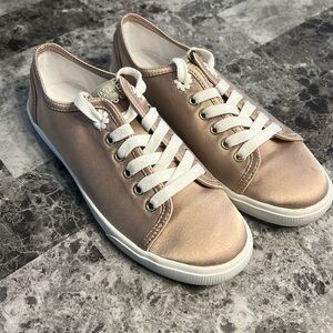 NWOT Jack Rogers Lia Satin Lace Up Casual Fashion Sneakers - Gold